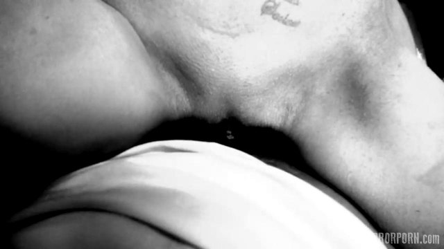 Патологоанатом трахает в морге голую покойницу