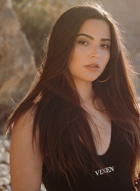 Порно с актрисой Ariana Van X (Ариана Ван Икс)